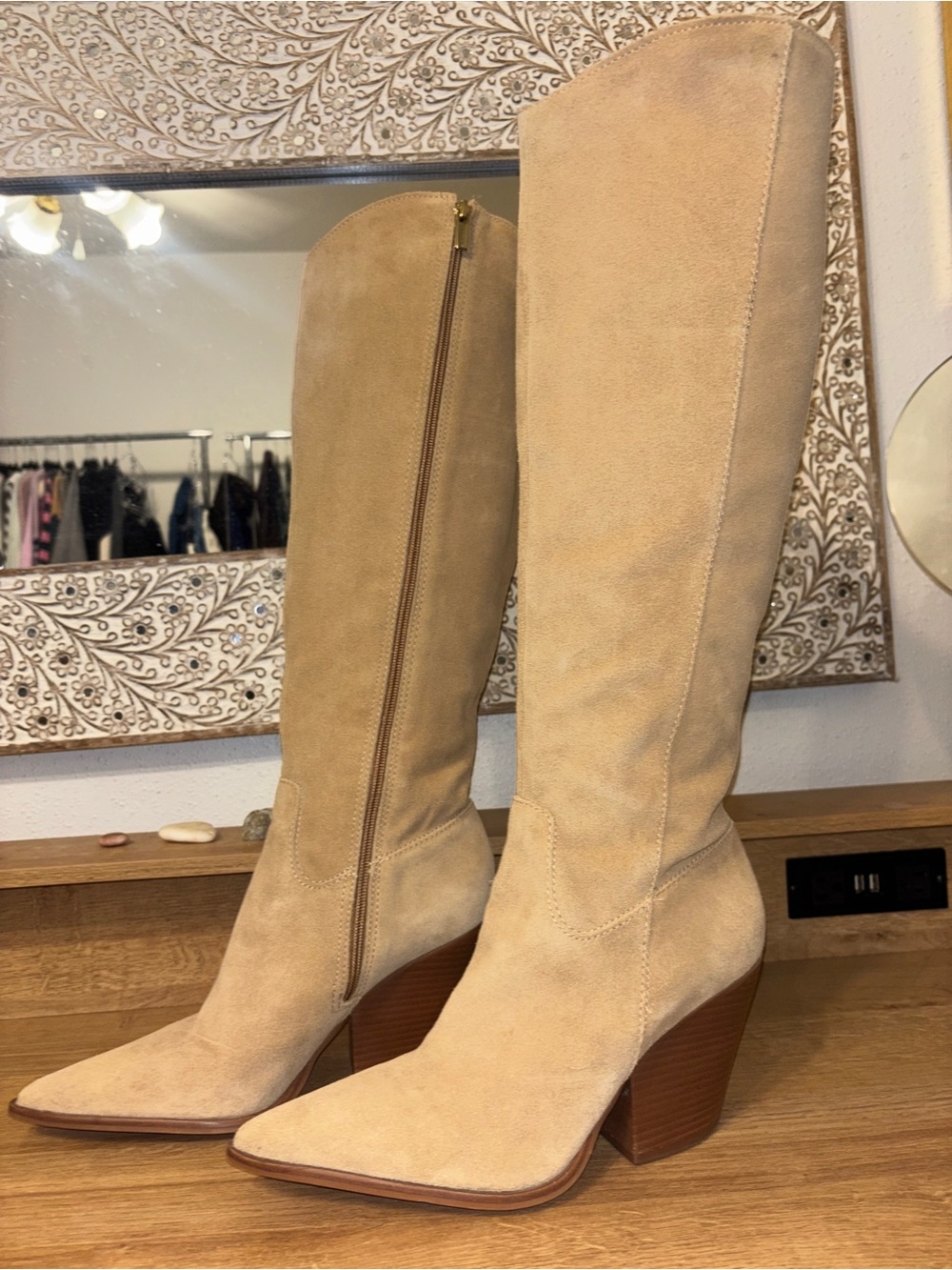 NEW Vince Camuto Oyennda Knee-High Boots in the shade Tortilla Suede - Picture 3 of 7